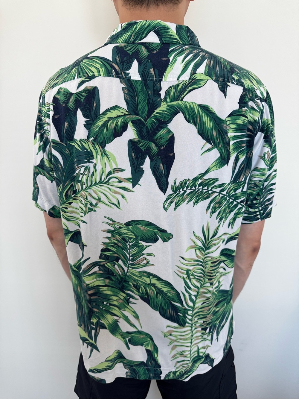 H&M White Short-Sleeve Button-Down with Green Palm Print